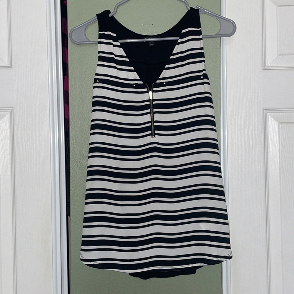 Express Women’s Top, Zipper Design, Great Condition! Size Small